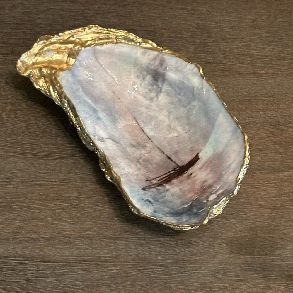 Gold-Trimmed Oyster Shell Dish